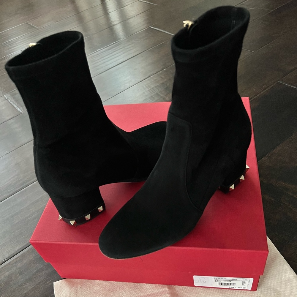 VALENTINO GARAVANI ANKLE BOOTIES, STUDDED HEEL SZ 37 (US 7)